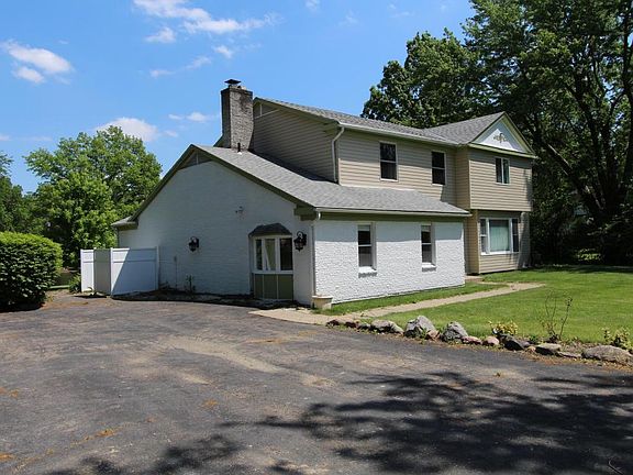 2nd image of 60 Lakeland Dr SW
