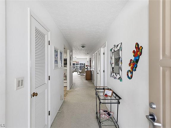 4th image of 4005 SE 19th Pl #8