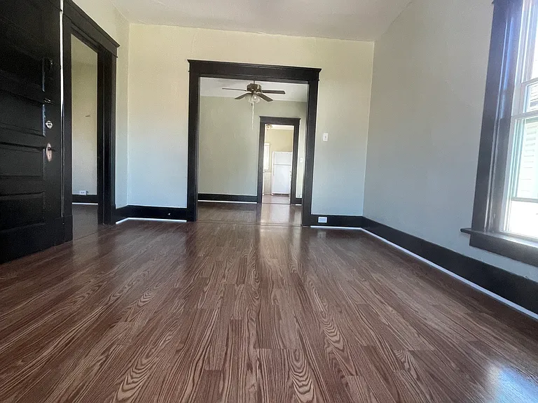620 Hess Ave — Photo 3
