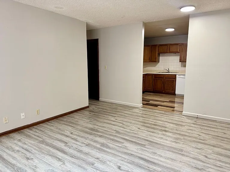1214 Vattier St — Photo 30