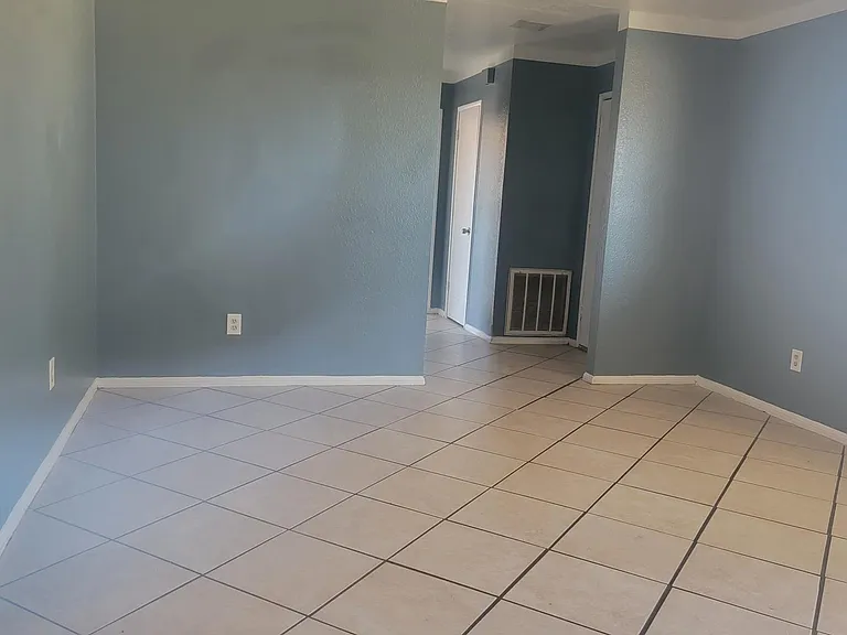 13521 Navajo Rd #6 — Photo 5