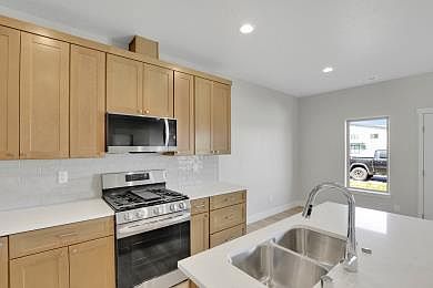 5th image of 749 N Creative Way