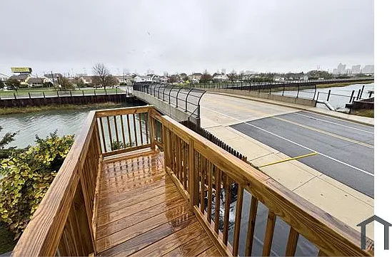 1830 E Riverside Dr #2 — Photo 2