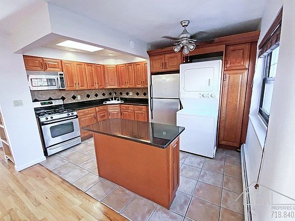 3rd image of 190 8th St #3