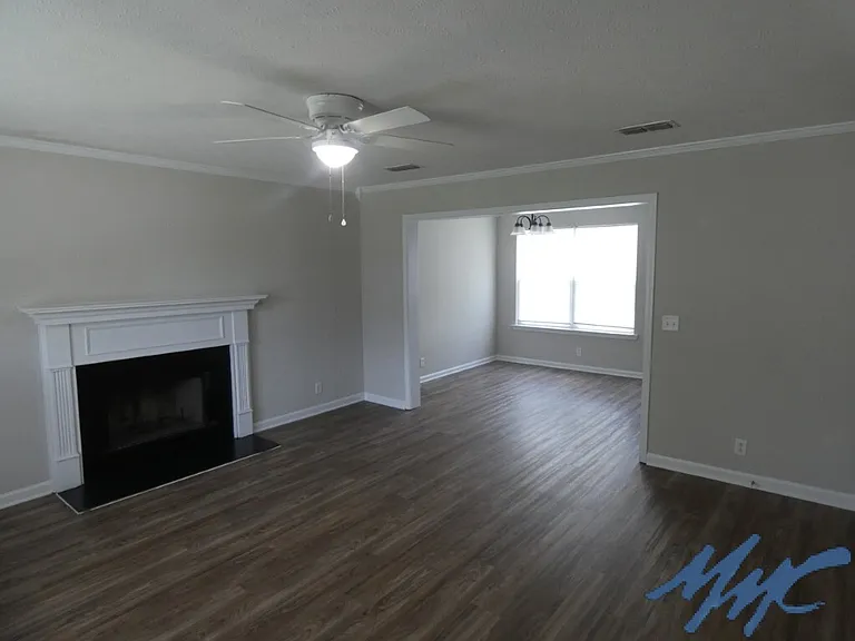 861 Aztec Dr — Photo 2