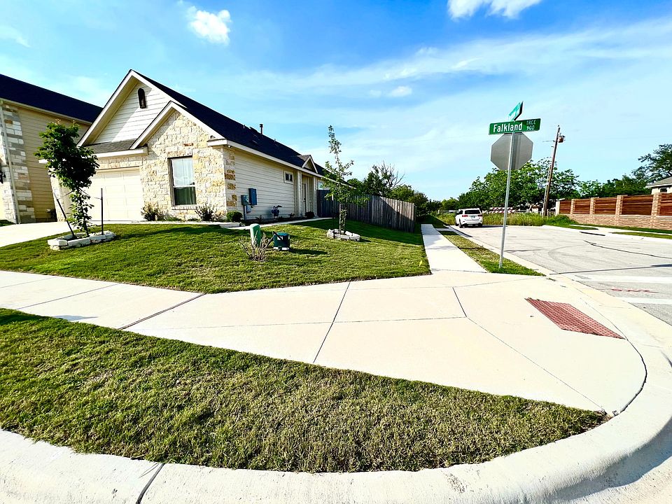 Corner Lot - ample front yard
