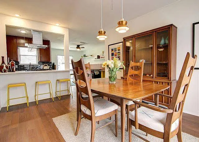 1818 Dywer Ave — Photo 2