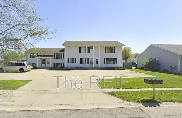 721 Peachtree Pl — Photo 1