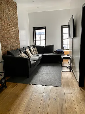 Rented by R New York | media 8