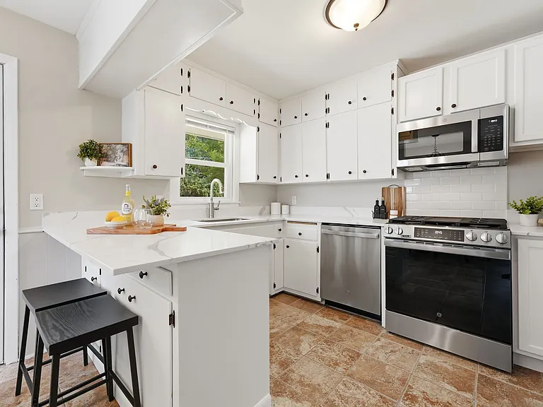 2481 19th Ave E — Photo 1