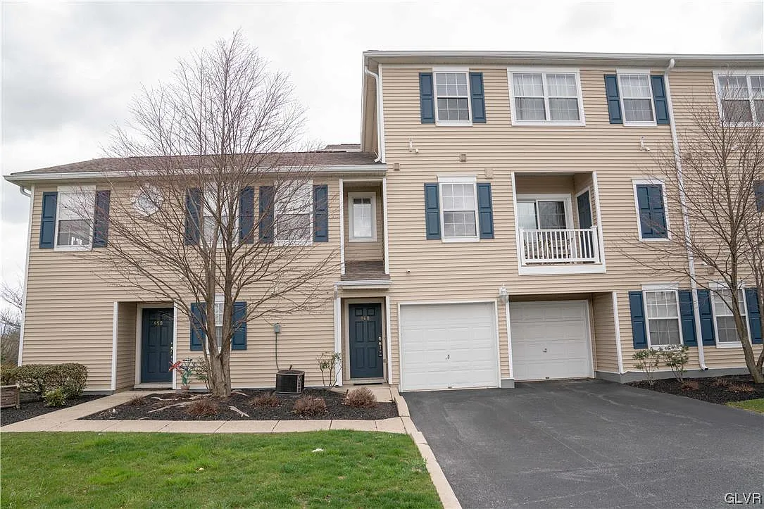 960 Nittany Ct photo 1