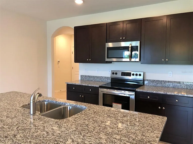 194 Saint Thomas Dr — Photo 6