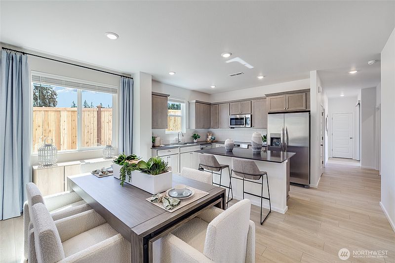 4th image of 1642 Pacifica Way