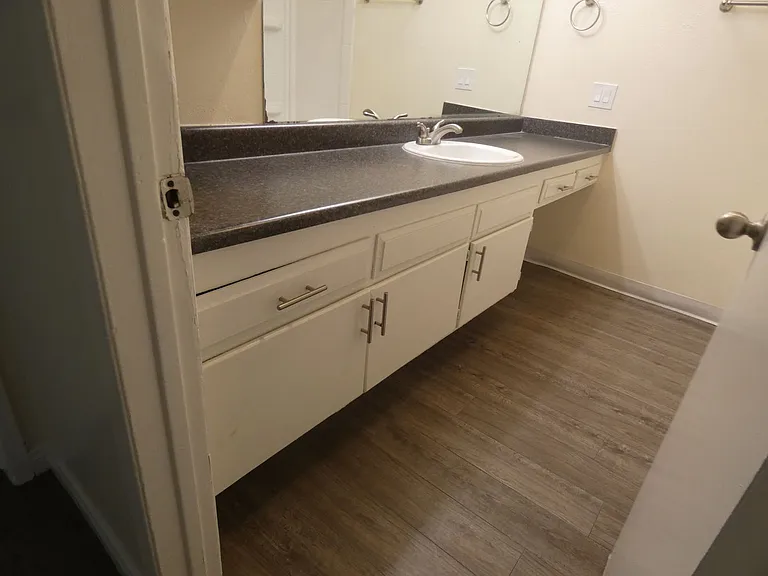 Waterstone Park Apartments — Photo 7