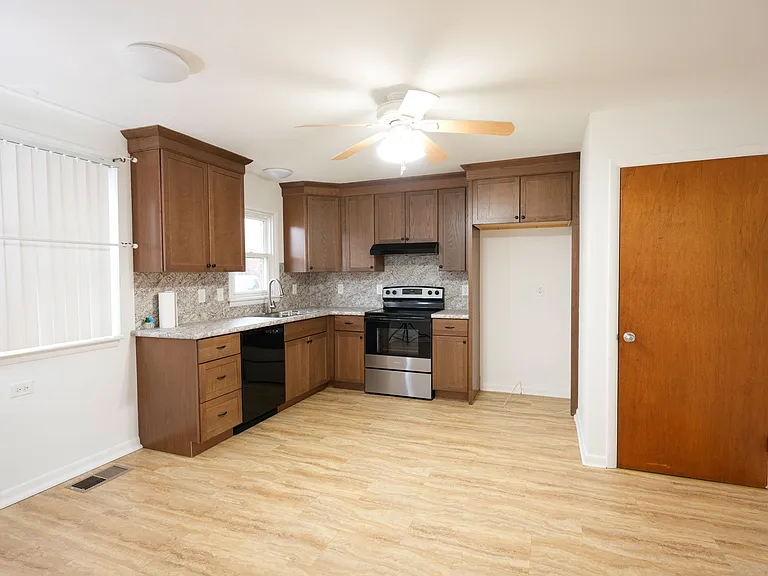 2305 River Rd — Photo 13