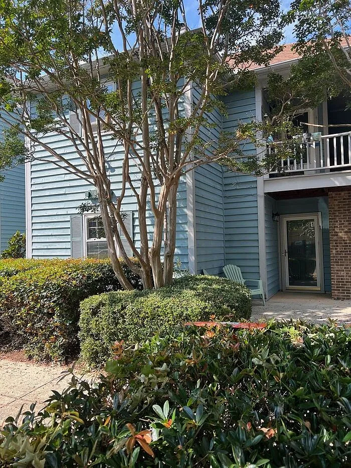2 bed, 1.0 bath, 1022 sqft, $1,800 — Photo 1