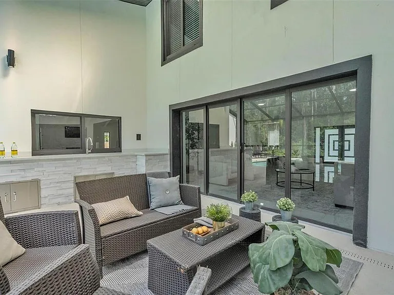 4520 Pine Hollow Dr — Photo 40