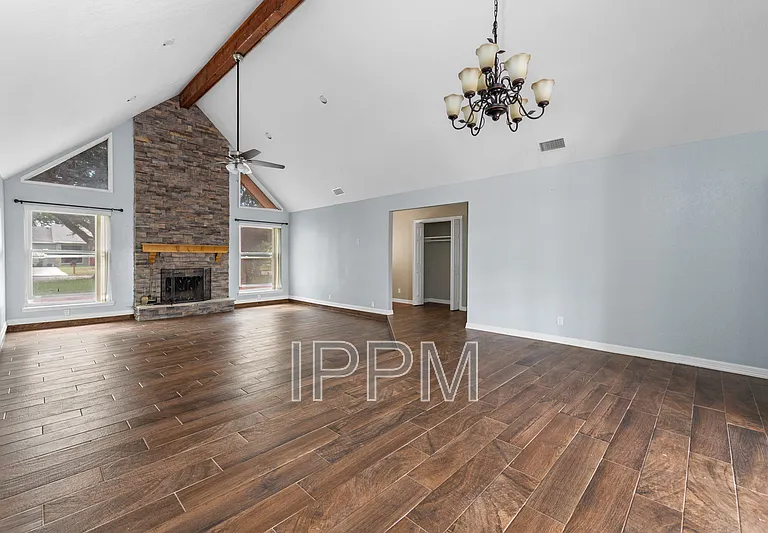 609 Inverary Dr — Photo 6