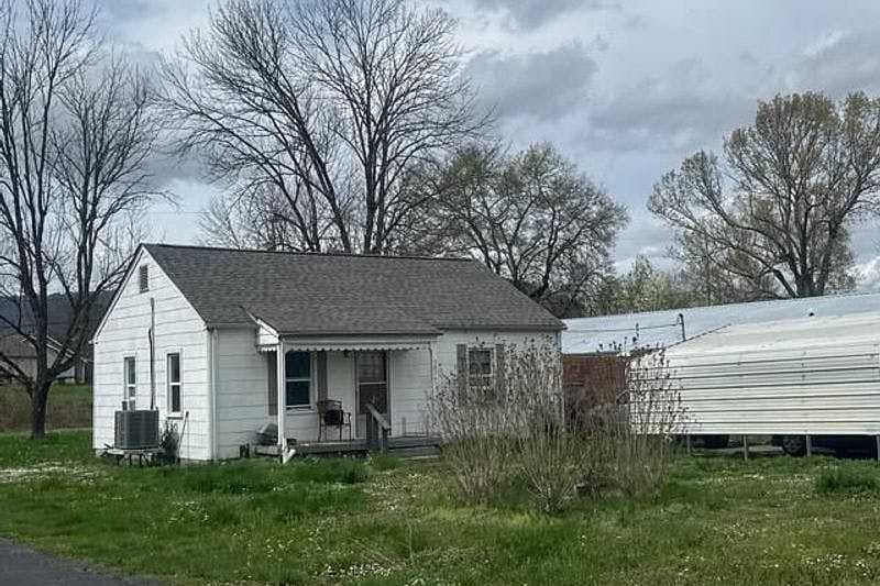 2nd image of 503 Carden Ave