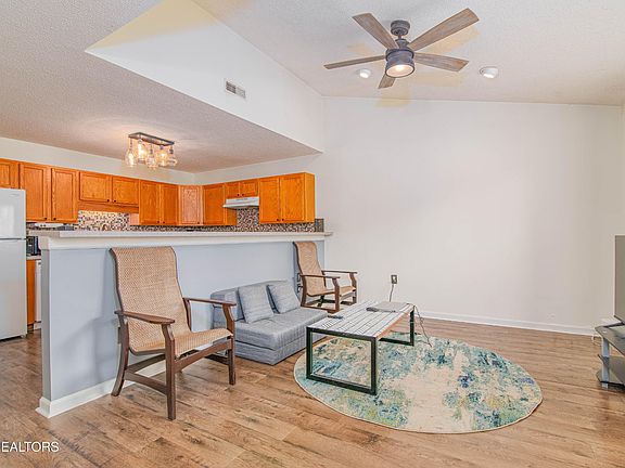 4th image of 169 Dalton Place Way