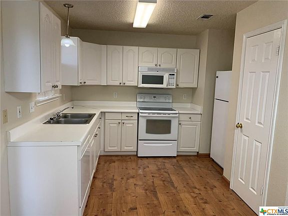 4th image of 2218 Tracey Ann Ln