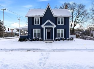 18 Park St, Oxford, MI 48371