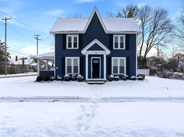 18 Park St, Oxford, MI 48371