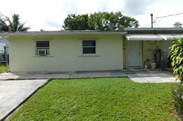 9459 SW 52nd Ct — Photo 3