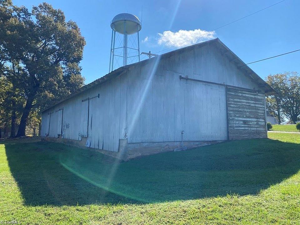 2nd image of 209 2nd St