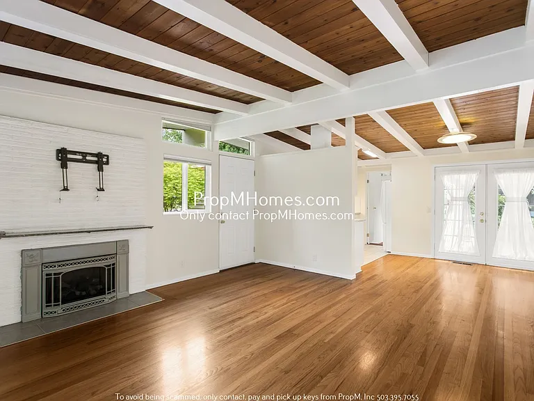 1885 SW Wellington Ave — Photo 1