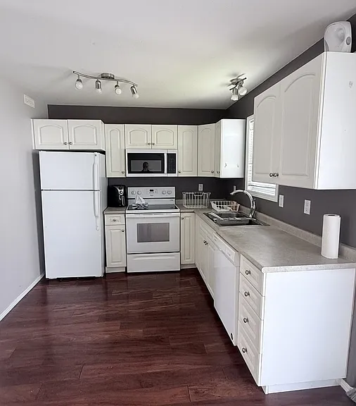 135 Pawlychenko Ln — Photo 5