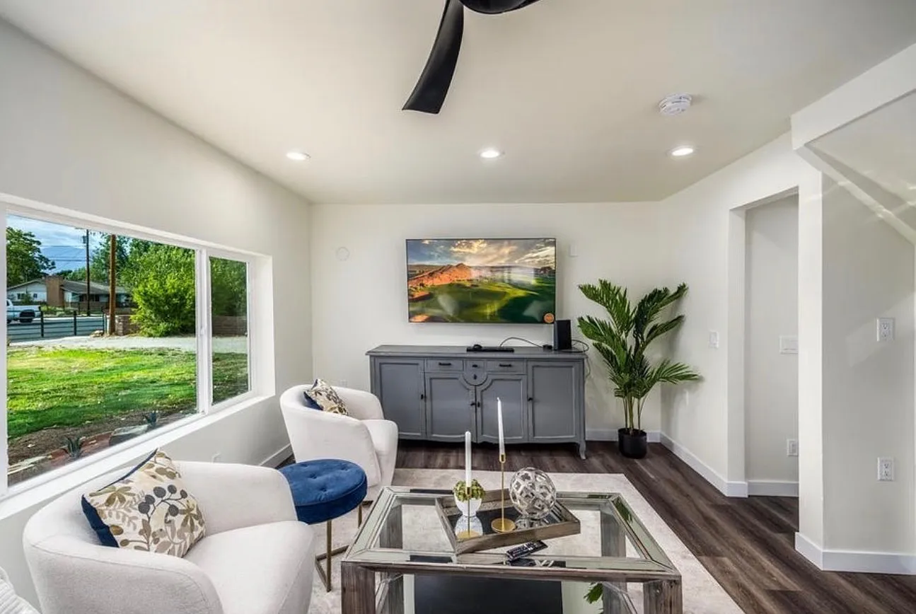 4 bed, 2700 sqft, $2,250 — Photo 3