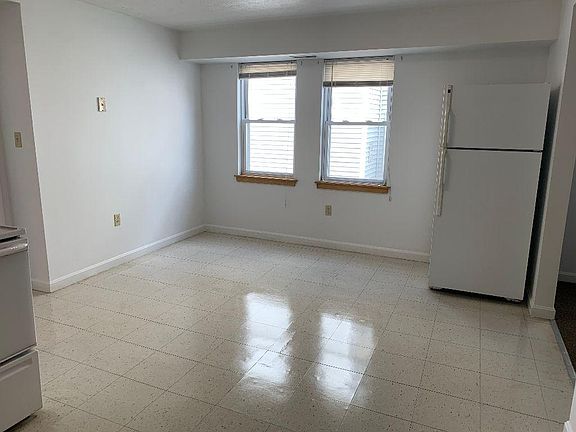 4th image of 68 Chandler St APT A