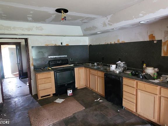 3rd image of 403 6th St