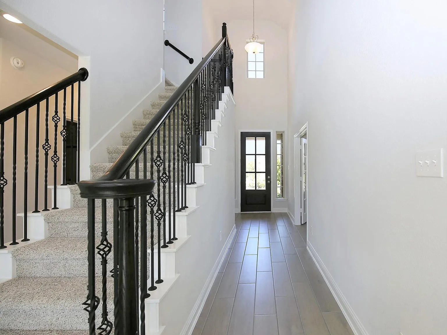 4 bed, 2.5 bath, 2648 sqft, $2,800 — Photo 4
