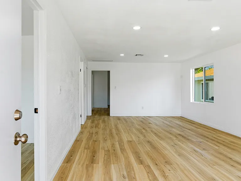 222 Moneta Ave — Photo 4