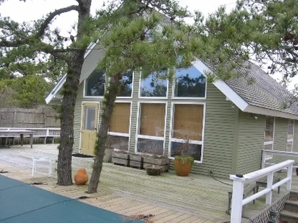 https://photos.zillowstatic.com/fp/7944b2fc7f0642f46d8e0e5dc9033182-p_e.webp