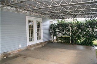 3rd image of 221 Dahlia Dr