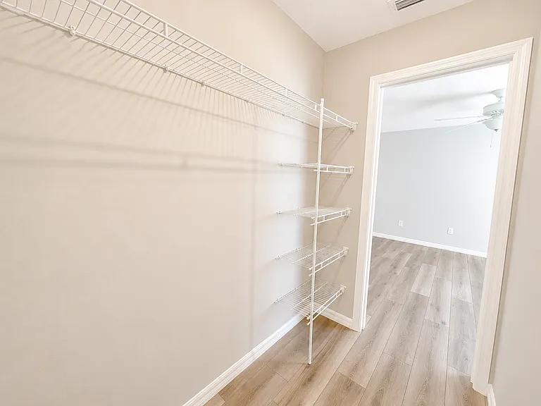 1835 Hallandale Ln — Photo 12