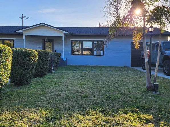 1026 Meadowlawn Dr N, Saint Petersburg, FL 33702