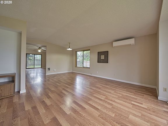 5th image of 15208 NE 19th Ct