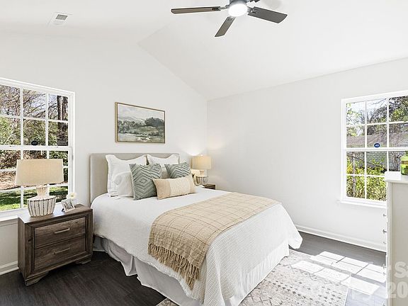 4th image of 913 Tennyson Dr