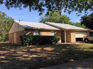 6400 Buckingham Trl, North Richland Hills, TX 76182