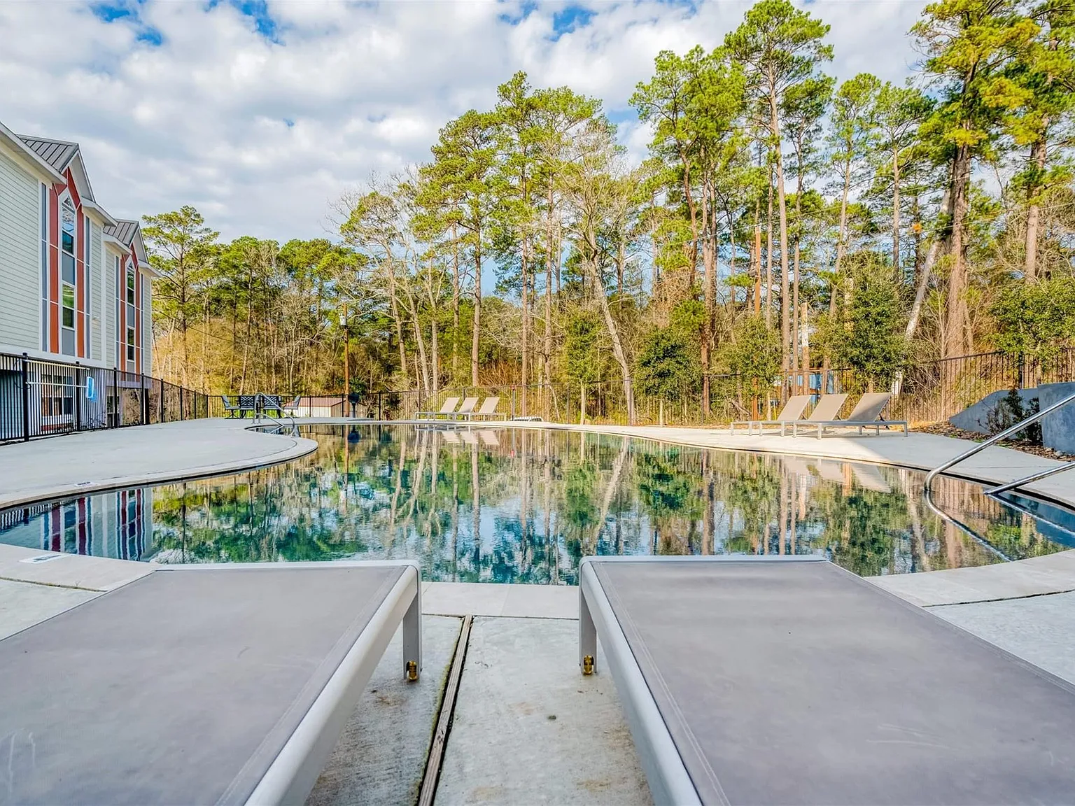 1 bed, 1.0 bath, 490 sqft, $1,050 — Photo 3
