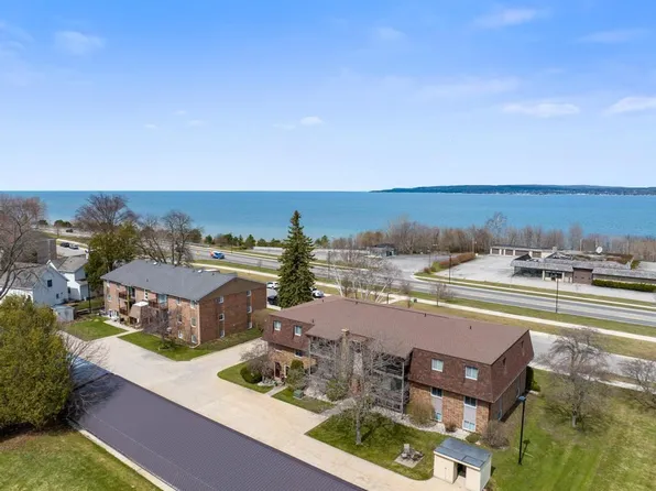 806 Arlington Ave APT 1, Petoskey, MI 49770