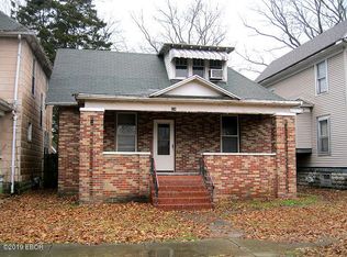 134 N Pine St, Centralia, IL 62801