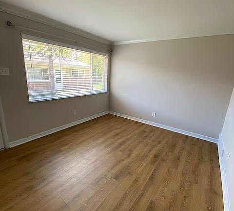 3rd image of 751 Lepere Ave #B
