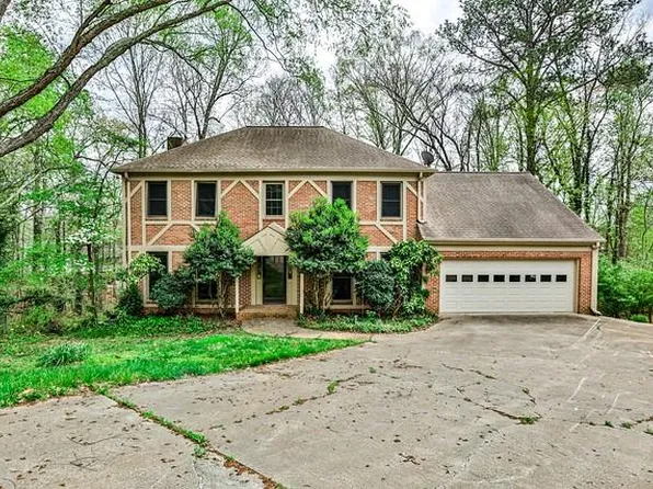 299 Woods Edge Ct, Marietta, GA 30068