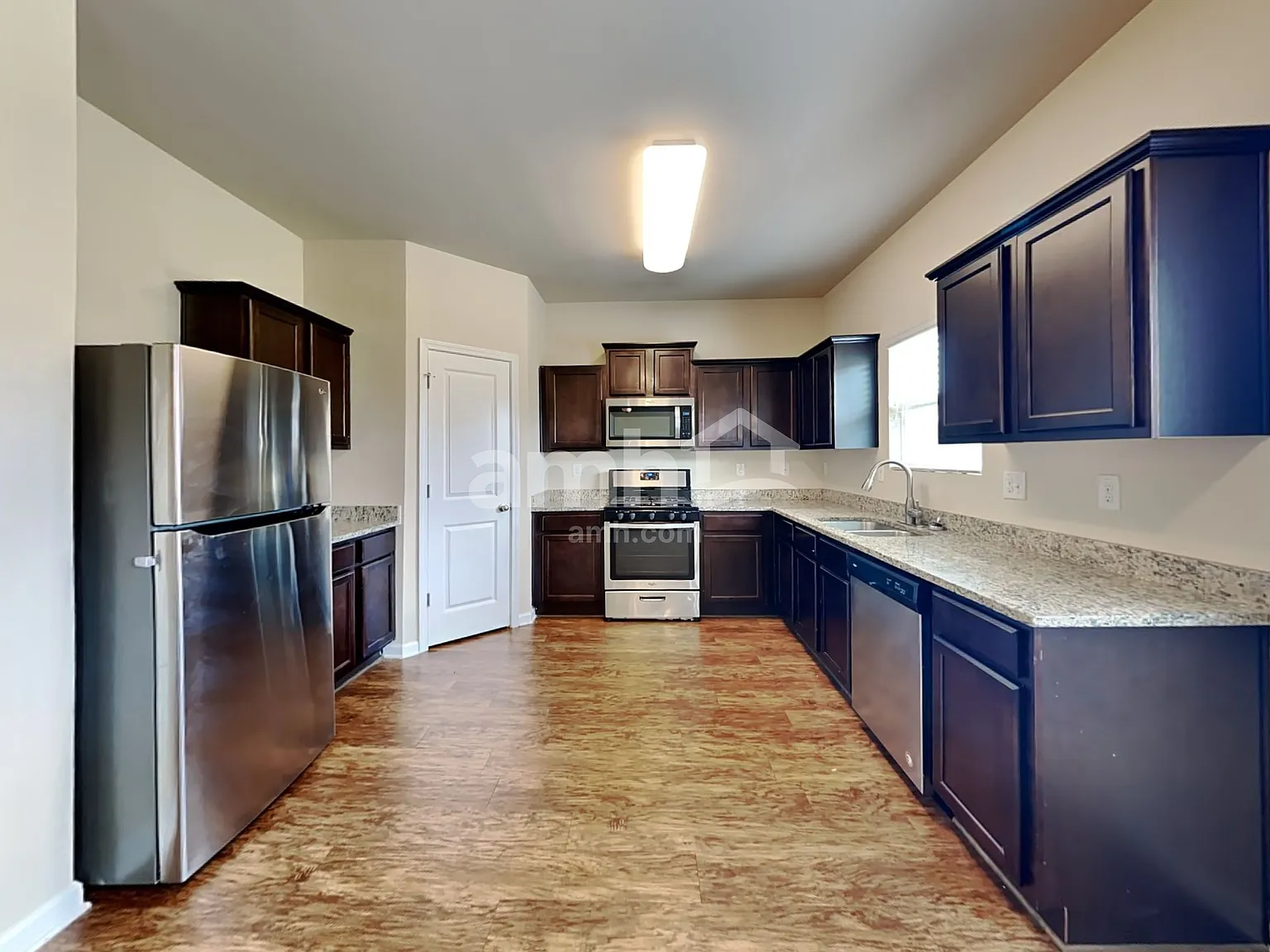 4 bed, 2.5 bath, 1829 sqft, $2,170 — Photo 3