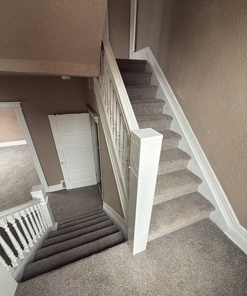 553 Owen St — Photo 13
